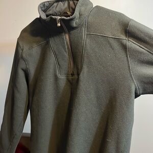 Black under armour 1/4 zip